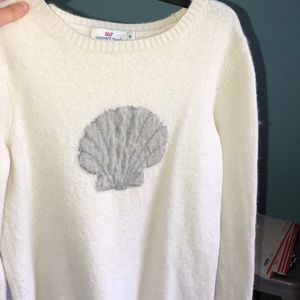 Super soft and cute Vineyard Vines sweater!